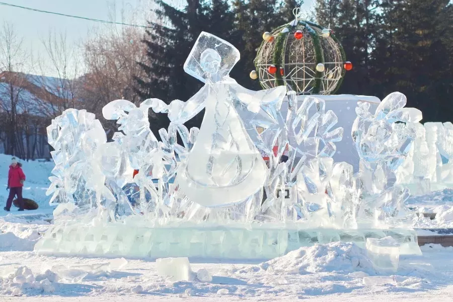 Какие ледяные скульптуры выставлены в Москве