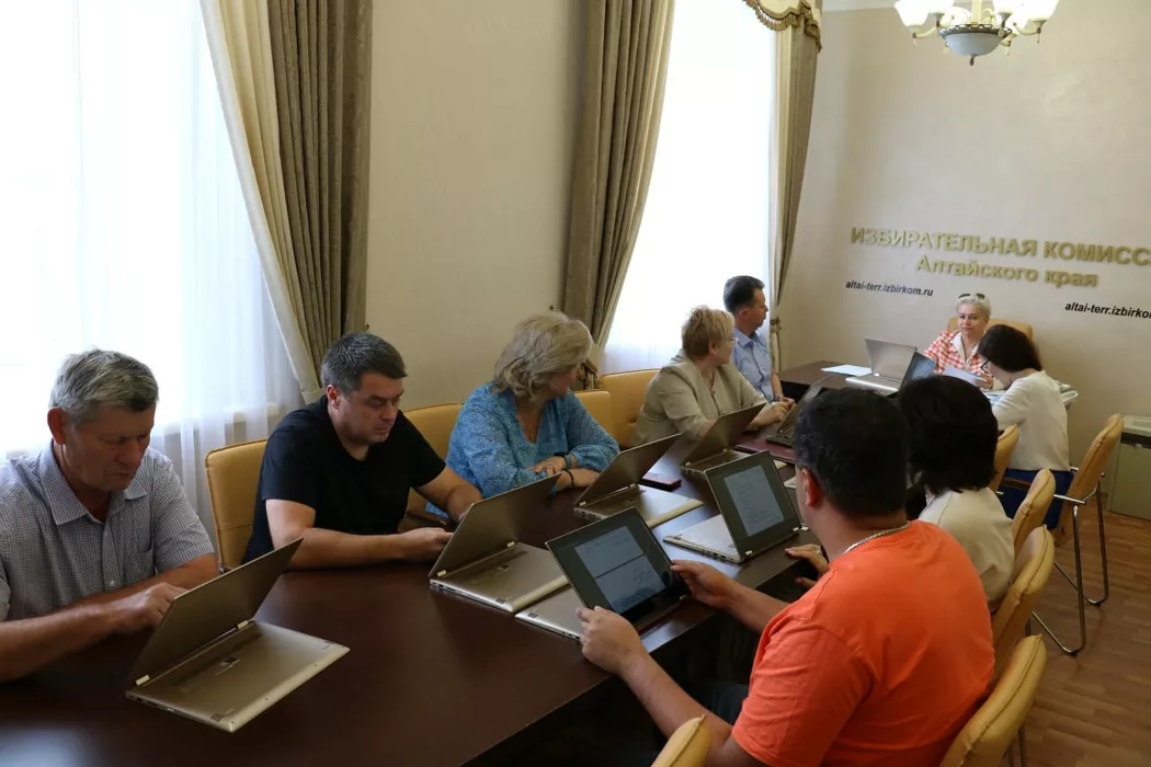 ЛДПР и «Новые люди» определились со своими претендентами на вакантный мандат Алтайского Заксобрания