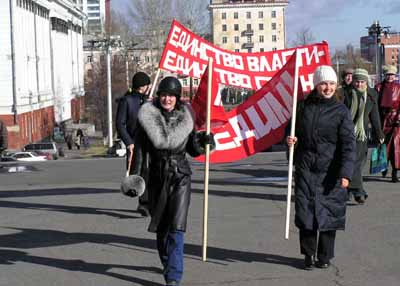 Фоторепортаж с митинга сторонников президента путина в
барнауле.