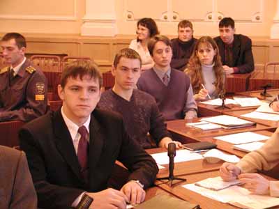Поражение политической системы: состоялась первая
организационная сессия молодежного парламента барнаула. все
руководящие посты молодежной думы заняты депутатами, не
относящимися ни к одному политическому объединению.