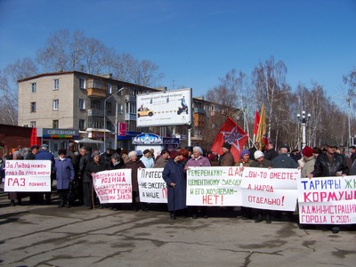 Алтайские &quot;единороссы&quot; признали, что кризис есть, но 
посоветовали бойцам  студотрядов
рассказывать сельчанам, что в крае &quot;кризиса нет&quot;. Фоторепортаж.