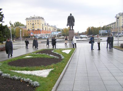 В Барнауле акцию алтайских справедливороссов, выступивших
против &quot;ночной торговли&quot; алкоголем, разогнали милиционеры.
Фоторепортаж.