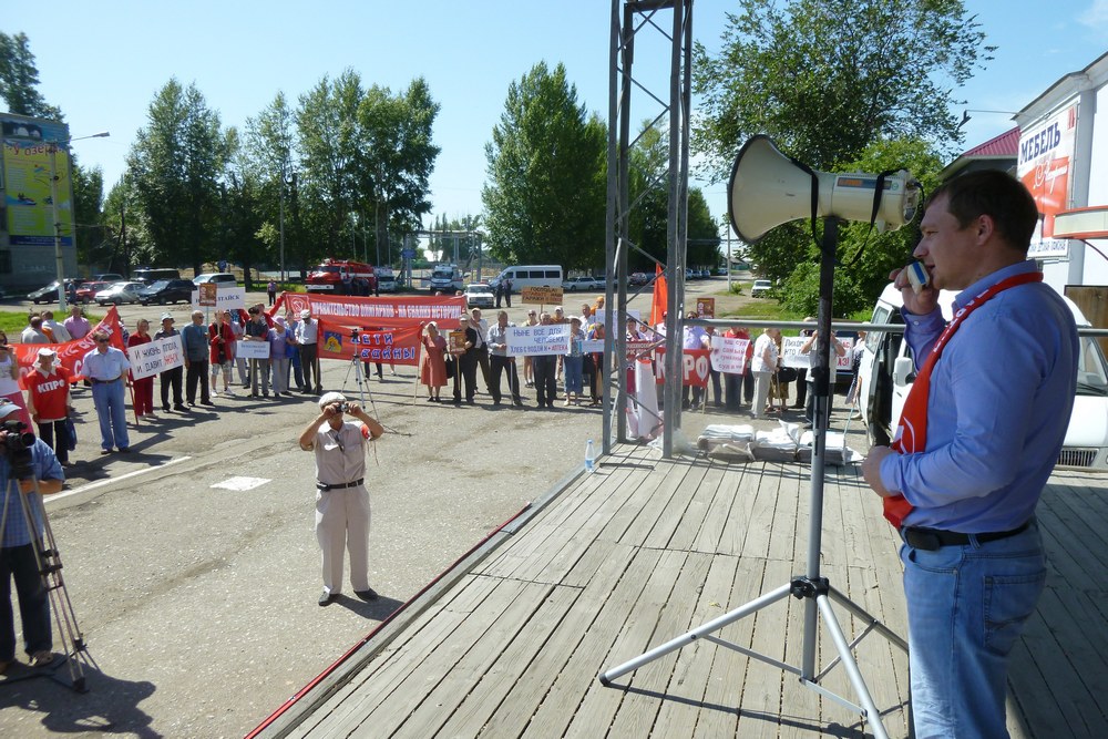 Алтайские коммунисты на митинге поддержали однопартийцев, оштрафованных «за Сталина»