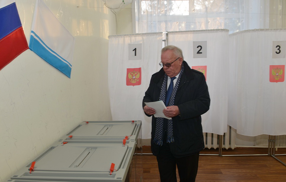 Александр Бердников проголосовал в педагогическом колледже