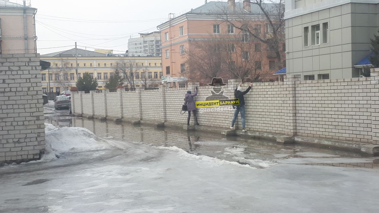 Поплыли: в Первомайском районе дома в поселках топит талыми водами