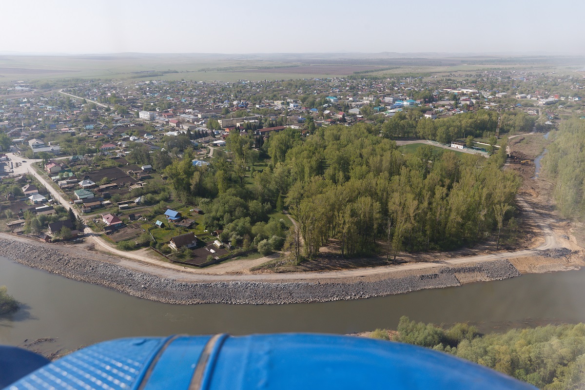 Огонь, вода и медные трубы: Виктор Томенко посетил Краснощековский район