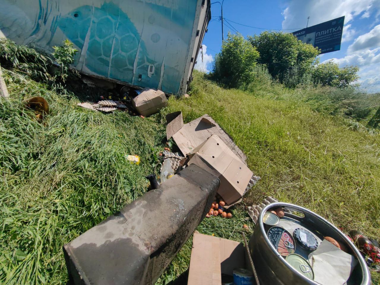 В Бийске перевернулась груженая пивом фура | 19.06.2024 | Барнаул -  БезФормата