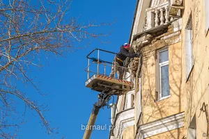В Барнауле обследуют «рассыпающуюся» пятиэтажку после обрушения конструкций (обновлено)